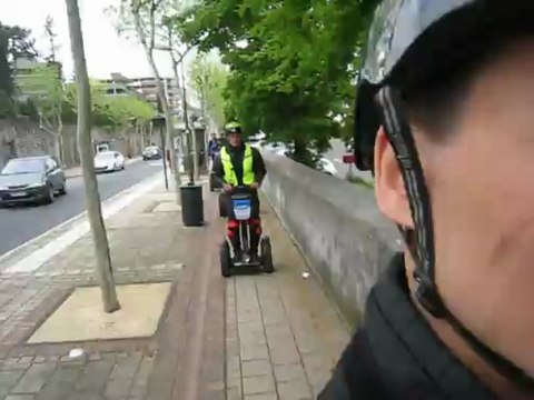 100513 Moto Auvergne 9745 trottoir Thermes (Clermo