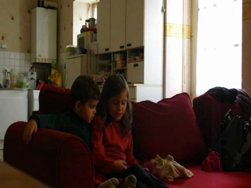 Marine, Thomas et la tablette.