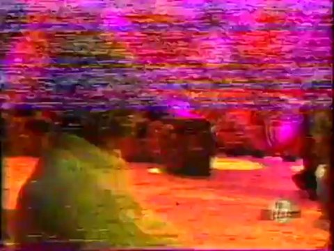 extrait du betisier de drole de jeu 1998 avec le montage du decor de lemission