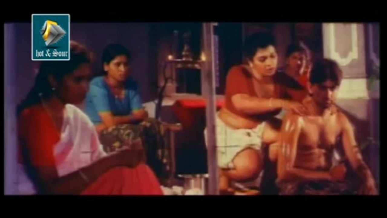 Romantic Hot Malayalam movie Kanavu - Hot oil Massage - video Dailymotion