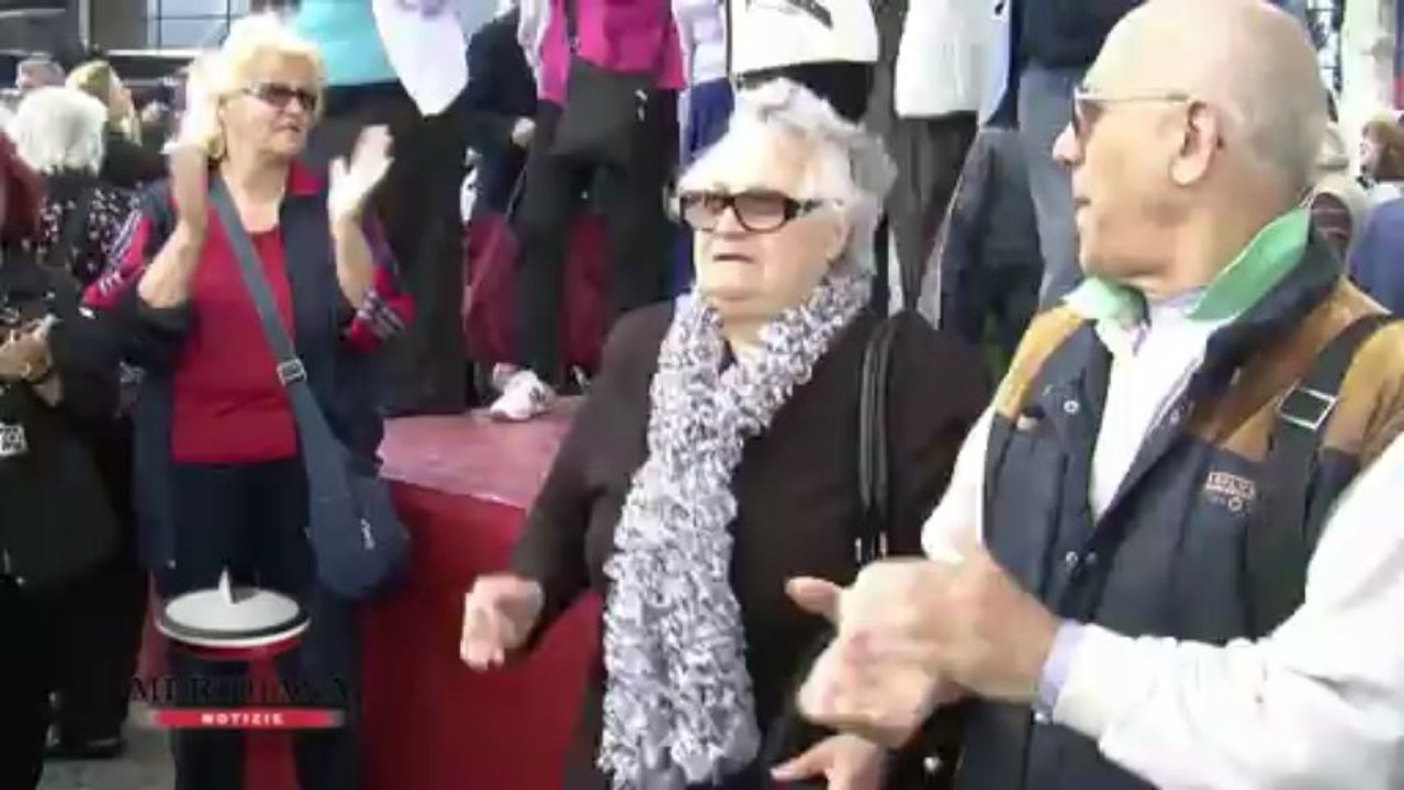 L’ultimo ciao dei fans a Tony, cuore matto della musica italiana