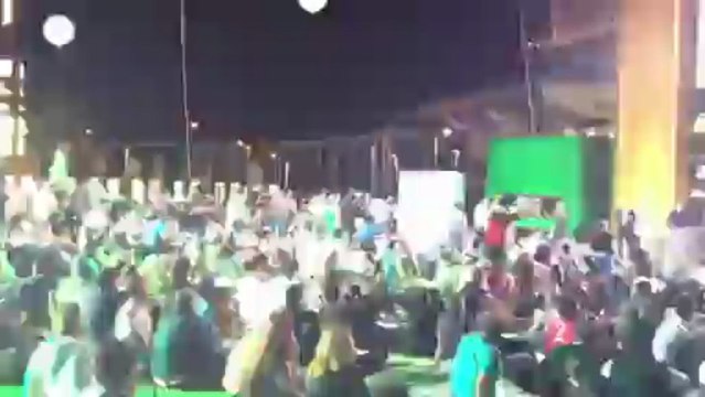 Πανηγυρισμοί στην εξέδρα της Heineken για το 2-1 της Μπάγερν Μονάχου