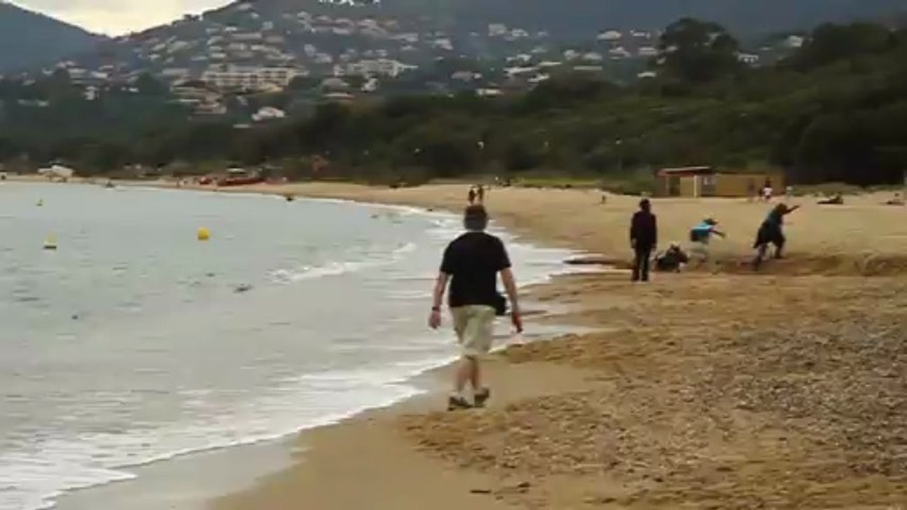 Promenade sur la plage... (sans audio)