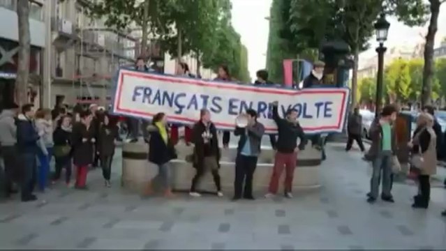 Action surprise des anti-mariage pour tous sur les Champs-Elysées