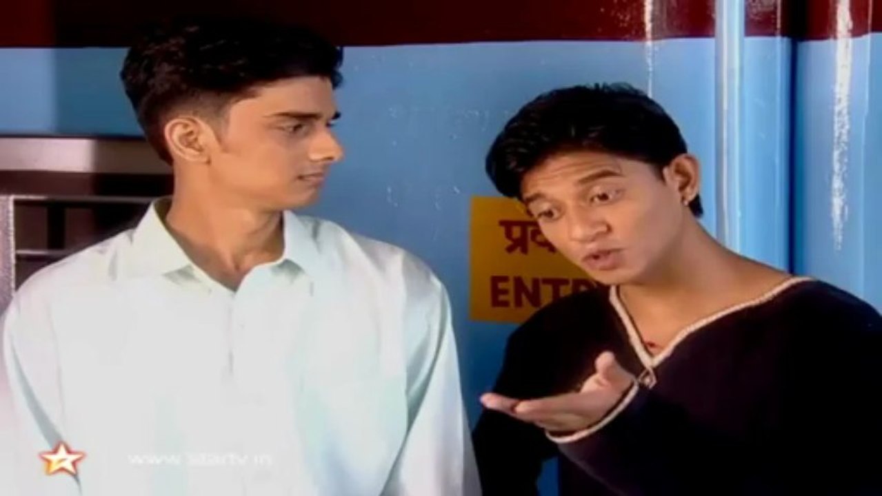 8.Ranvir told his friends about his plan (HD)