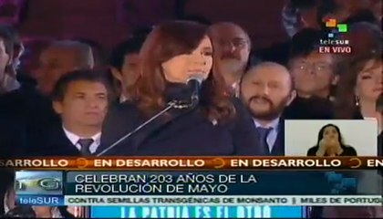 Argentinos celebran Revolución de Mayo