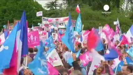 Más de 150.000 personas se manifiestan en París contra...