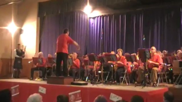 The water is wide, par le penn soner de la Kevrenn Bro Glaz avec l'orchestre le réveil musical gâtinais