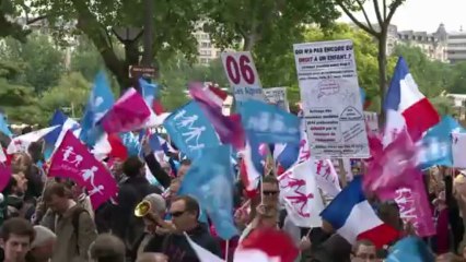 Thousands protest against gay marriage in Paris