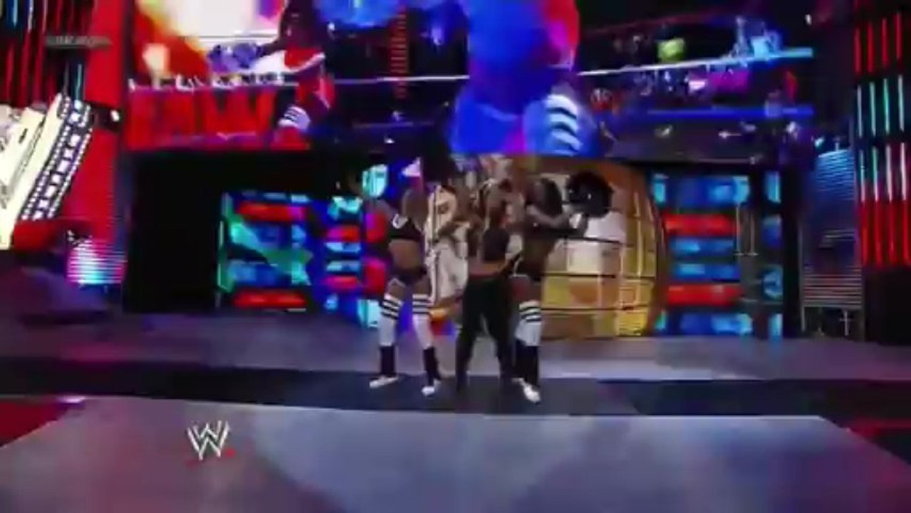 WWE Smackdown 4-12-13 The Bellas & Tamina vs. K...