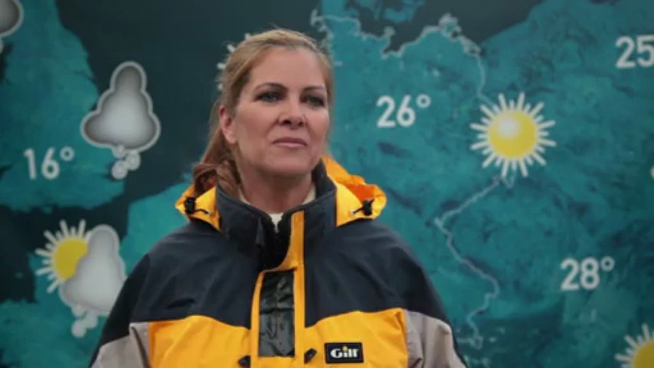 RTL Wettermoderatorin Maxi Biewer lässt es regnen