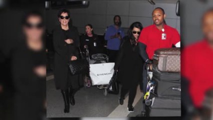 Kim Kardashian enlève ses talons en route pour Los Angeles sans Kanye