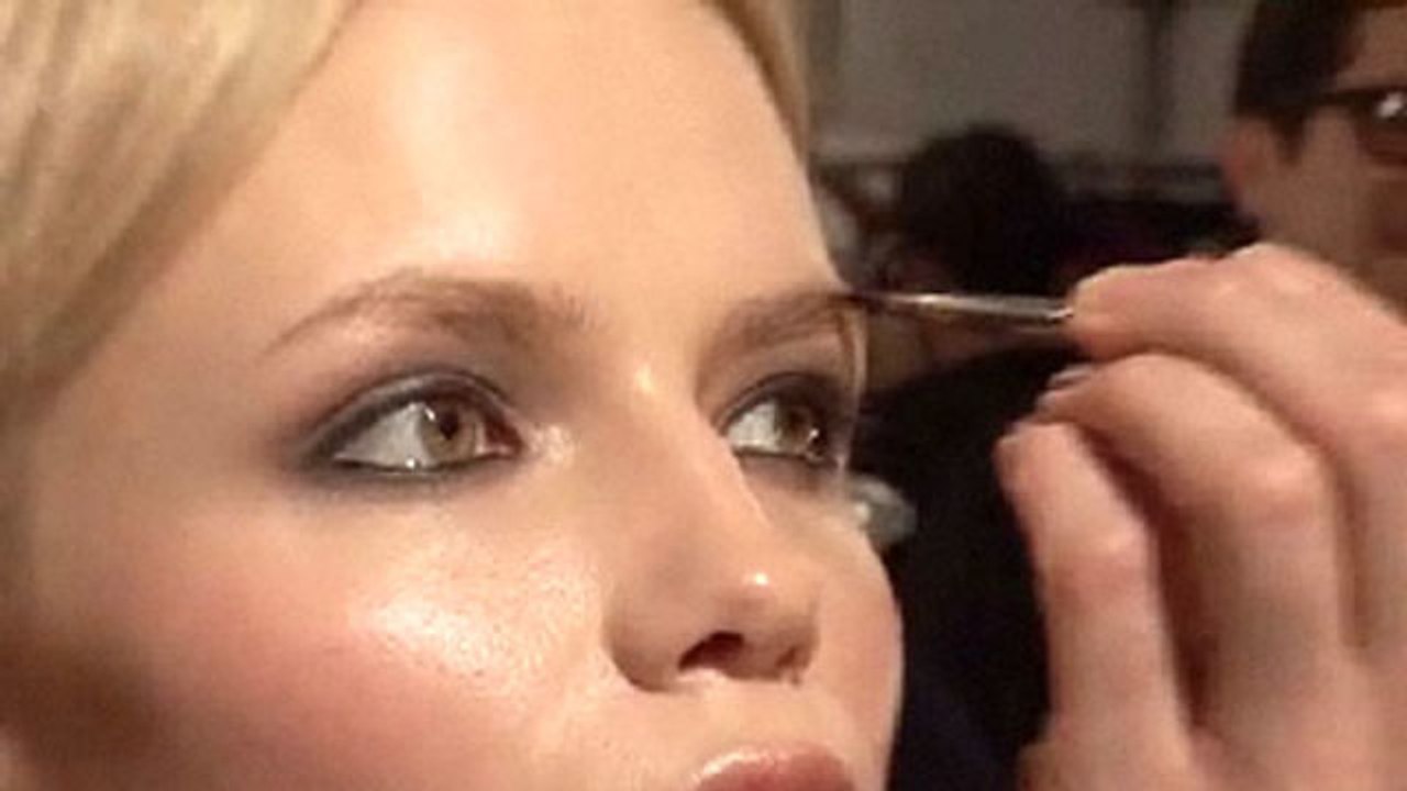 Glamour Fashion Week - Anna Sui Backstage Beauty Report, New York Fashion Week Fall 2009