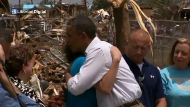 Barack Obama visita las zonas afectadas por el tornado de Oklahoma