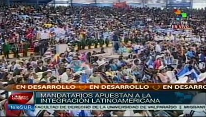 Campesinas indígenas dan bienvenida a presidente Maduro en Cochabamba