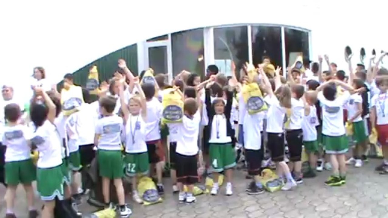 Fête mini basket 2013 - Lâcher de ballon