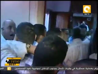 مواطنون يحتجزون وكيل وزارة الأوقاف احتجاجاً علي بيع قطعة أرض مملوكة لهم