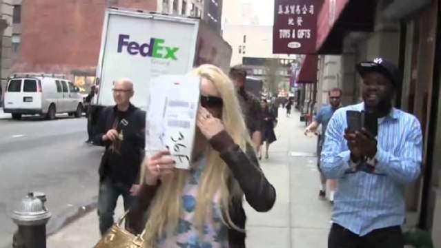 Amanda Bynes Kicked Off Private Jet