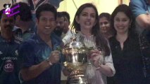 Nita Ambani & Mumbai Indians celebrate the  winning of IPL 6 Trophy at Antilla
