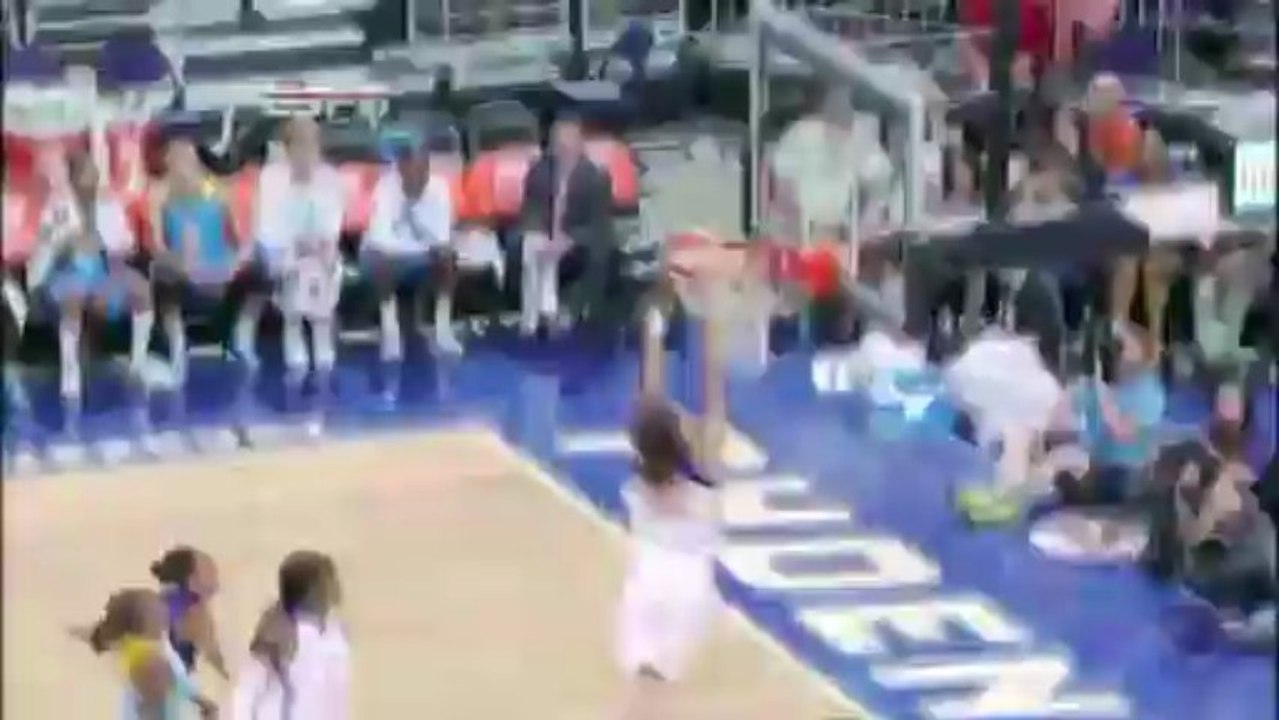 Sky at Mercury griner dunk