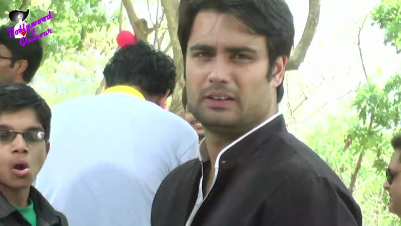 On location of TV Serial ‘Madhubala’- RK & Madhu feeding poor children