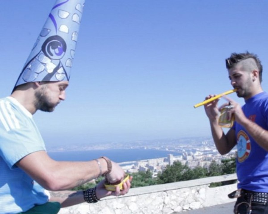 Paga et Antonin (Marseillais à Cancun) - La danse des sardines (extrait)