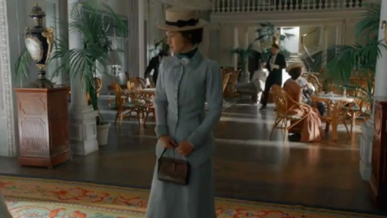 Gran Hotel - Capítulo 35. Maite y Alicia acompañan a Doña Ángela.