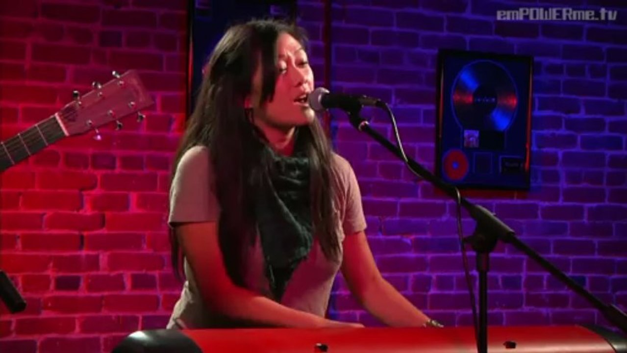 Connie Lim - "Pour Me More" (LIVE)