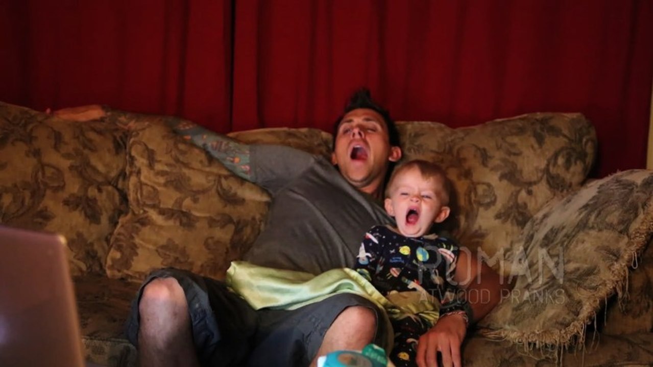 Blague de provoquer un bâillement à des inconnus