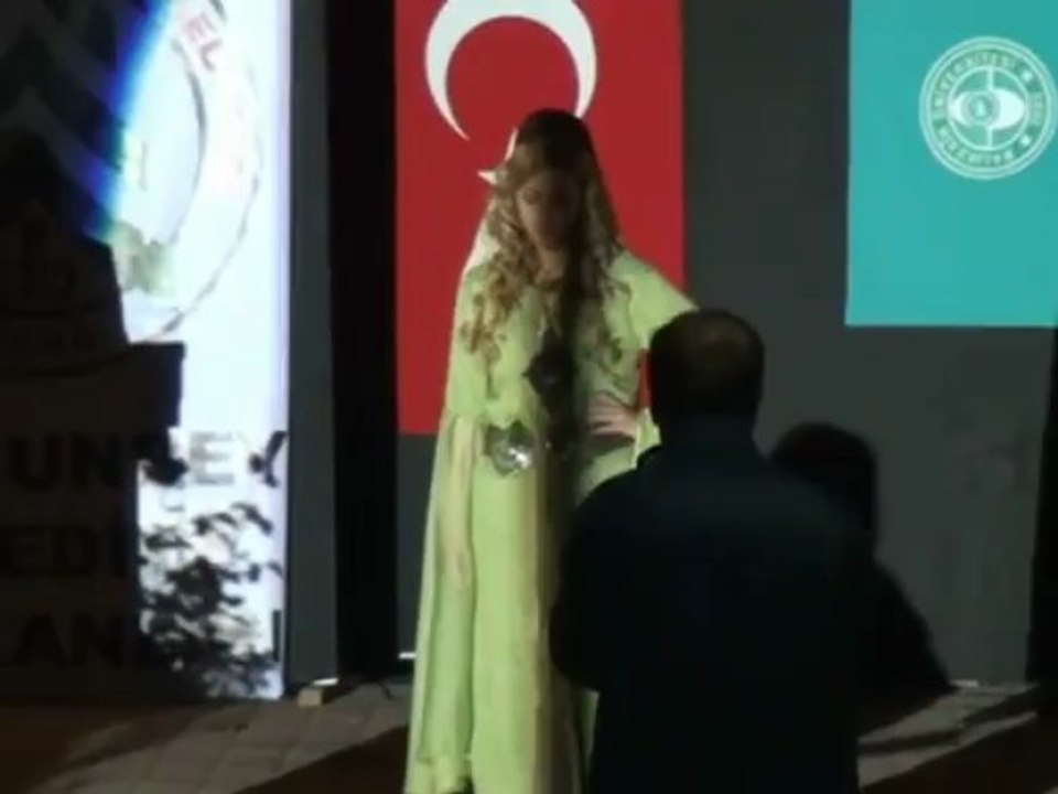 Dursunbey'de Anadolu Gelinlikleri Defilesi Büyük İlgi Gördü