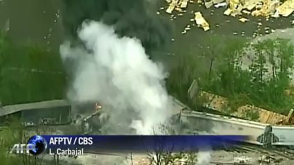 Tren de carga descarrila y explota