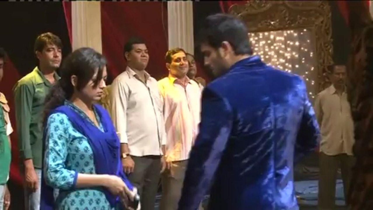 Madhubala - Ek Ishq Ek Junoon - Behind The Scenes [12] - 27-08-2012 - RK & Madhu Chill Out On The Sets of Madhubala