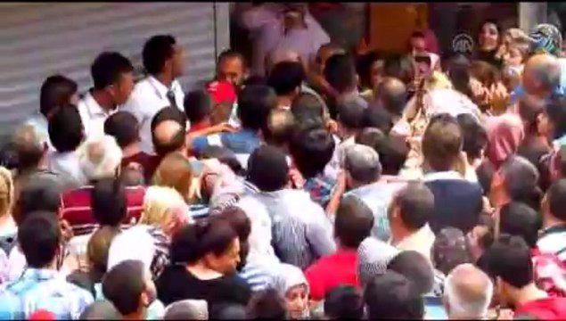 Bu kalabalık ne için toplandı?