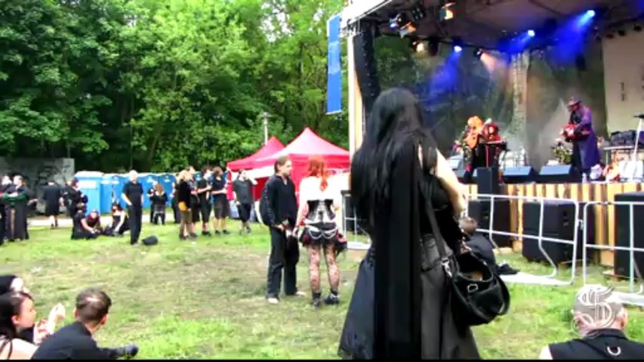 Serpentyne im heidnischen dorf