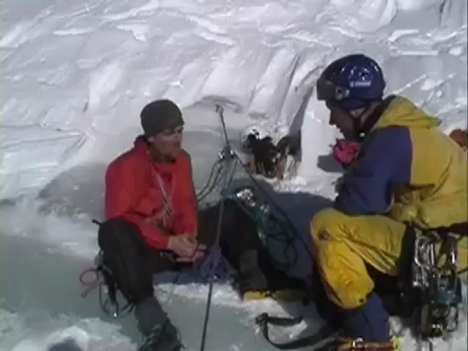 Cascade de glace dans le cirque du Fer à Cheval. La Lyre direct.