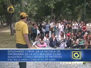 Siguen dando clases en la calle para protestar cerca de la UCV