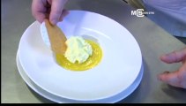 Recette d'Olivier Berté : Espuma de mangue avec une galette croustillante