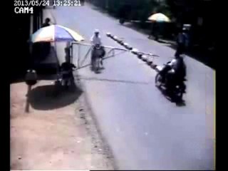 Big crash of 2 bikers... thank you the barrier!