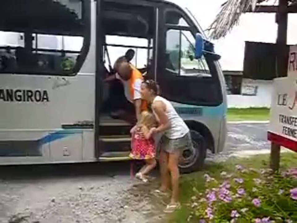 Maeva rentre de l'école