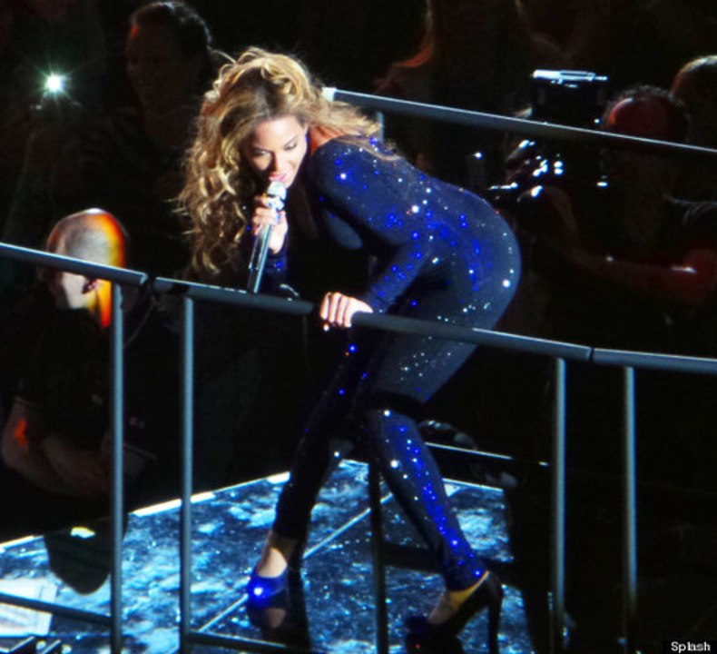 Beyonce Sahnede Tacize Uğradı!