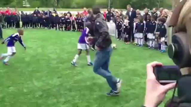 Robin van Persie takes Premier League trophy to kids..Van Persie and pals give Rotterdam kids a game