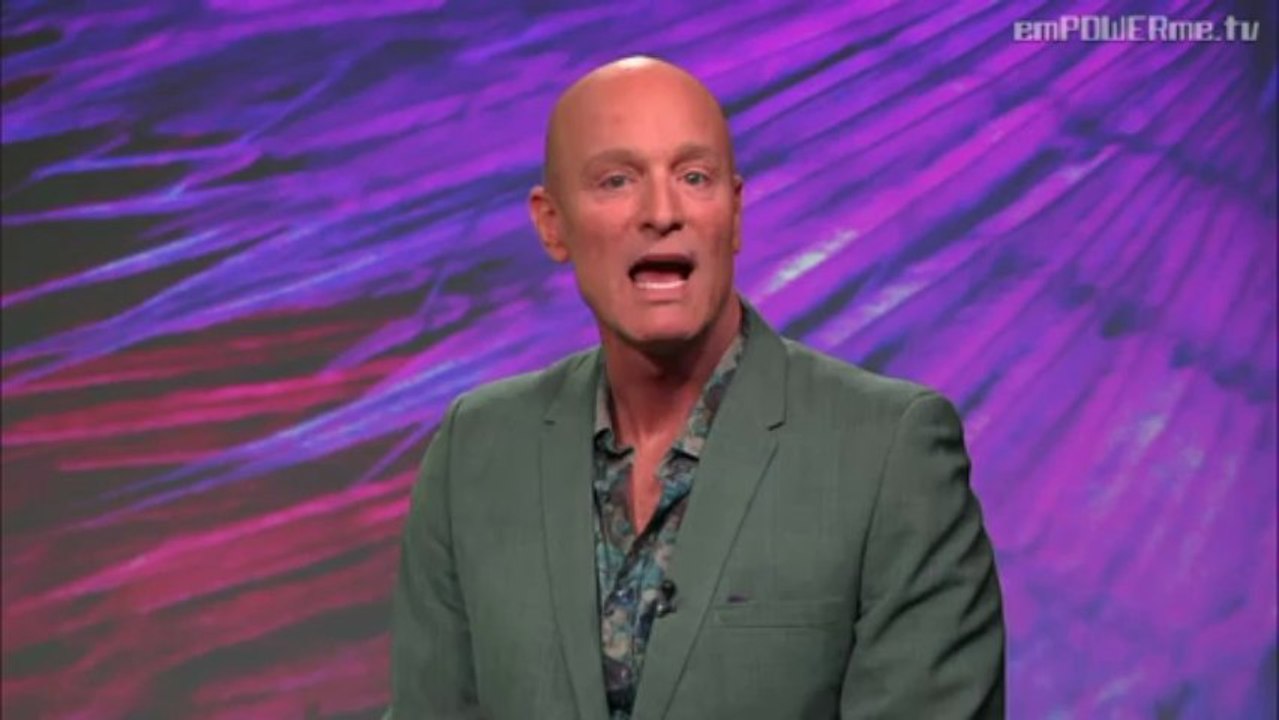 Castle's Stana Katic Shares Style Secrets LIVE