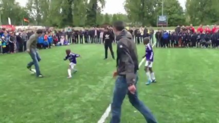 Van Persie dimostra di "cavarsela" anche nel freestyle