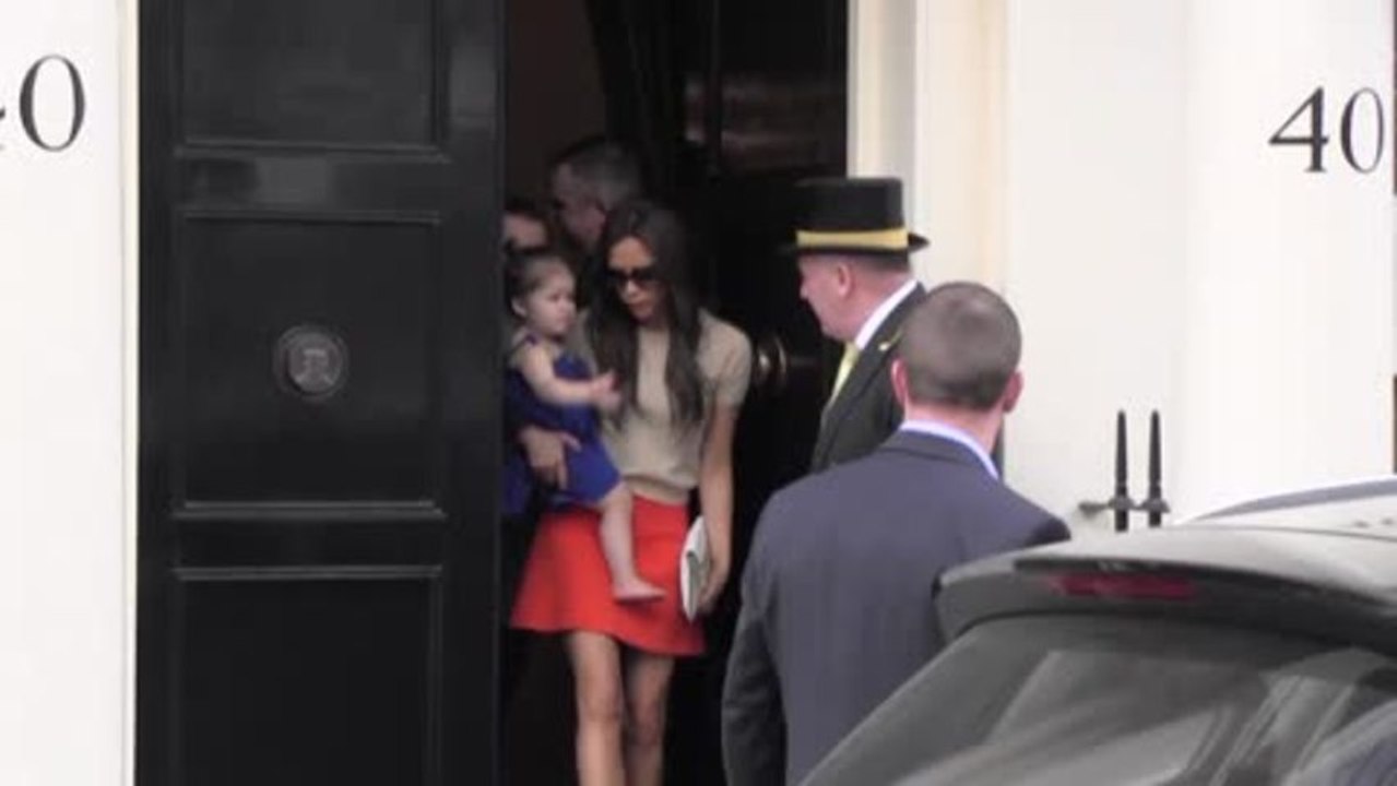 Victoria Beckham Won't Apply Make-Up in Front of Harper