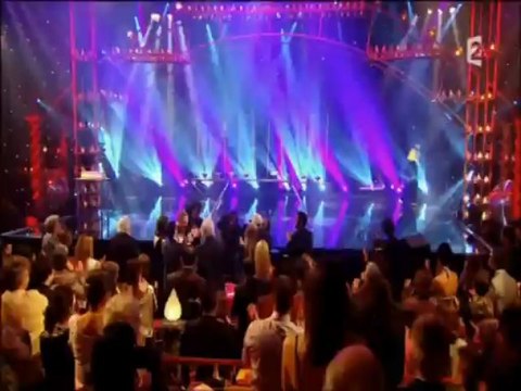 JONGLEUR ASSIETTE jonglage assiettes jongleur comique juggling comedy plate spinning act funny