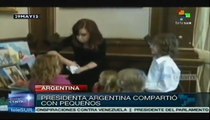 Cristina Fernández recibe a niños en la Casa Rosada