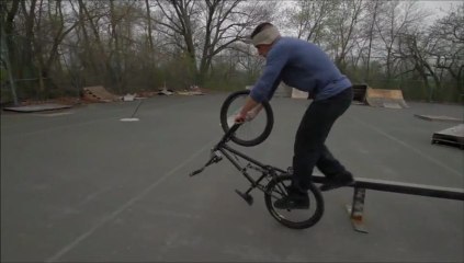 Tim Knoll fait des tricks de fou en BMX