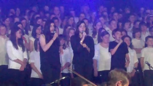 Le P'tit frère qui chante. ♥