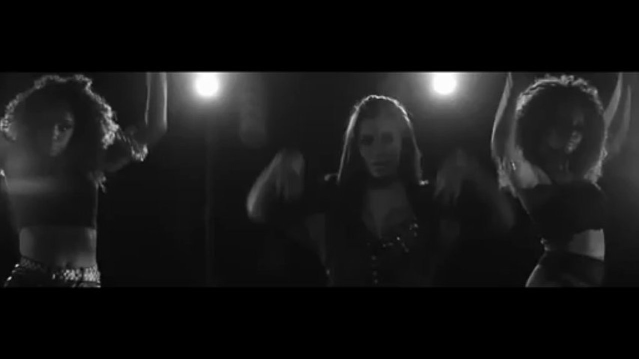 Anitta - Show das Poderosas (Clipe Oficial)