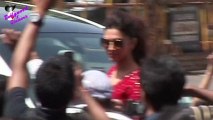 Deepika Padukone visits Siddhivinayak Temple